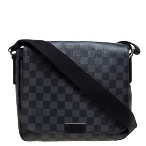 مملوكة مسبقًا Louis Vuitton Damier Graphite Canvas District PM Bag