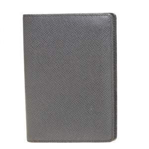 مملوكة مسبقًا Louis Vuitton Glacier Taiga Leather Passport Holder