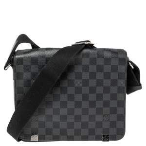 مملوكة مسبقًا Louis Vuitton Damier Graphite Canvas District PM Bag