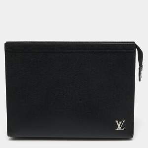مملوكة مسبقًا Louis Vuitton Black Taiga Leather Voyage Pochette 
