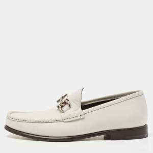 مملوكة مسبقًا Salvatore Ferragamo White Leather Gancini Loafers Size 42.5