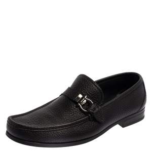 مملوكة مسبقًا Salvatore Ferragamo Black Leather Gancini Loafers Size 43