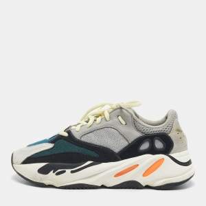 حذاء رياضي ييزي وأديداس ملون مخمل وشبك بوست 700 Wave Runner مقاس 40