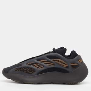 مملوكة مسبقًا Yeezy x Adidas Black Fabric And Rubber Yeezy 700 V3 Clabro Sneakers Size 44 2/3