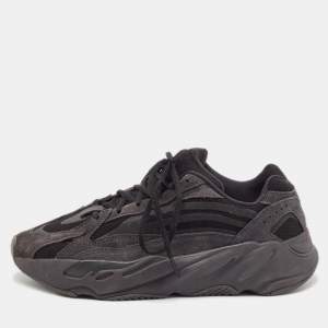 Yeezy x Adidas Black/Grey Canvas and Suede Boost 700 V2 Vanta Sneakers Size 42 2/3