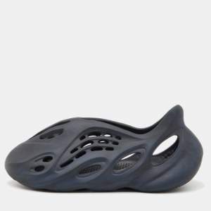 Pre Owned Yeezy x Adidas Black/Blue Rubber Foam Sand Runner Sneakers Size 42 2/3