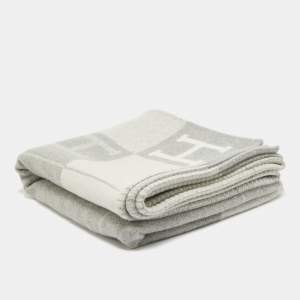 Hermes Ecru / Gris Clair Merino Wool Blend Avalon III Throw Blanket