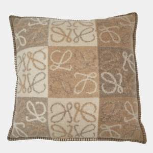 مملوكة مسبقًا Loewe Beige Anagram Cushion Checkerboard Cushion 