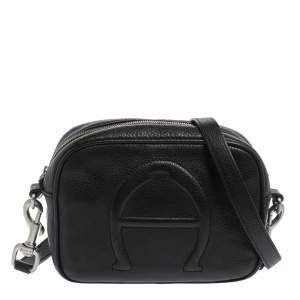 Pre Owned Aigner Black Grained Leather Bombe A Camera Crossbody Bag