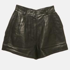 مملوكة مسبقًا Alaia Black Leather Pleated Shorts M