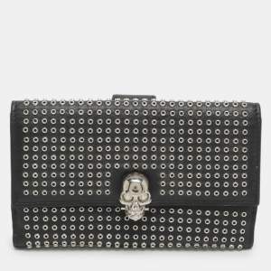 مملوكة مسبقًا Alexander McQueen Skull Embellished Black Leather French Wallet