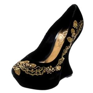 Pre Owned Alexander McQueen Black Velvet Acorn Embroidered Armadillo Curved Wedge Pumps Size 37