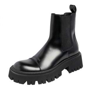 مملوكة مسبقًا Balenciaga Black Leather Tractor Ankle Boots Size 39 
