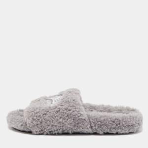 مملوكة مسبقًا Balenciaga Grey Shearling Fur Flat Slides Size 40