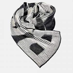 مملوكة مسبقًا وشاح بالنسياجا صوف أبيض/أسود