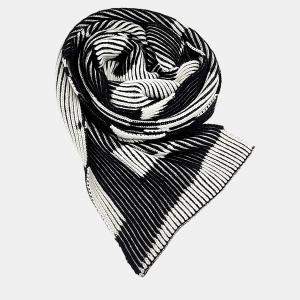 Pre Owned وشاح بالنسياجا صوف أسود/أبيض