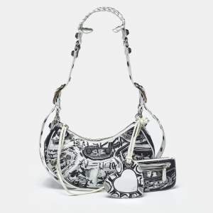 مملوكة مسبقًا Balenciaga Graffiti Le Cagole XS White Leather Shoulder Bag