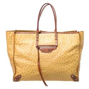 مملوكة مسبقًا حقيبة يد بالنسياغا بابيه A4 جلد نعام صفراء / بينه فاتحه