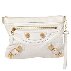 مملوكة مسبقًا حقيبة كلتش بالنسياغا جاينت غولد فلات جلد خروف أبيض