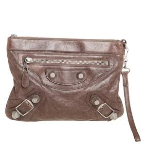 مملوكة مسبقًا Balenciaga Sandstone Leather SGH Flat Wristlet Clutch
