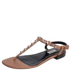 مملوكة مسبقًا Balenciaga Brown Leather Arena Studded Thong Flats Size 38.5
