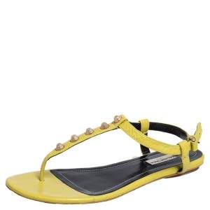 مملوكة مسبقًا Balenciaga Yellow Leather Arena Studded Thong Sandals Size 38.5