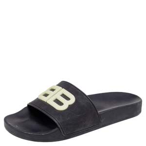 مملوكة مسبقًا Balenciaga Black Rubber BB Logo Flat Slides Size 38
