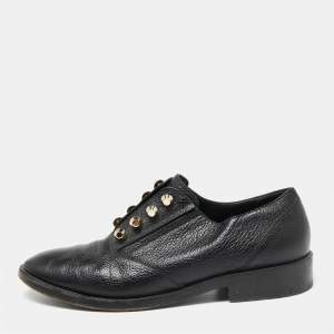 حذاء أوكسفورد بالنسياغا جلد أ�سود مزين بترصيع مقاس 38 