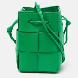 مملوكة مسبقًا Bottega Veneta Green Intrecciato Leather Mini Cassette Bucket Bag