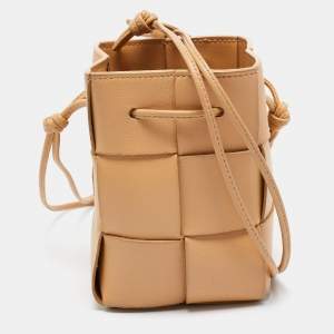 مملوكة مسبقًا Bottega Veneta Beige Intreccio Leather Mini Cassette Bucket Bag