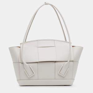 Pre Owned Bottega Veneta White Medium Calfskin Maxi Intrecciato Arco Bag