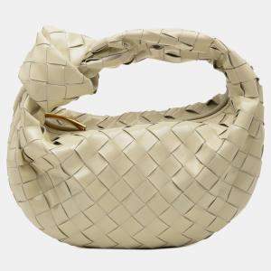 مملوكة مسبقًا Bottega Veneta White Mini Patent Intrecciato Jodie
