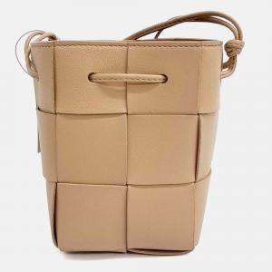 مملوكة مسبقًا Bottega Veneta Beige Leather Cassette Mini Bucket Bag