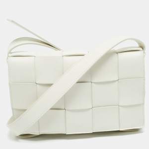 مملوكة مسبقًا Bottega Veneta Cassette White Intrecciato Leather Shoulder Bag