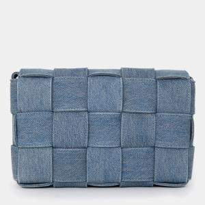 مملوكة مسبقًا حقيبة كروس بودي بوتيغا فينيتا قماش جينز أزرق بتصميم انتريتشياتو كاسيت