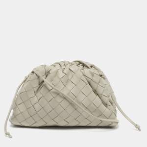 مملوكة مسبقًا Bottega Veneta The Pouch Mini Off White Intrecciato Leather Bag