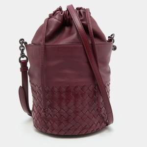 مملوكة مسبقًا Bottega Veneta Burgundy Intrecciato Leather Bucket Bag