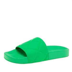 Pre Owned Bottega Veneta Green Rubber Pool Slide Size 36