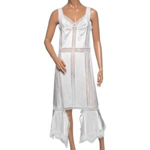 فستان مقصوص بلا أكمام بربري دانتيل شانتيلي وحرير ساتان أبيض مقاس صغير ( سمول )