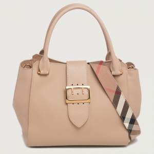 Pre Owned حقيبة يد بربري جلد بيج بإبزيم متوسطة