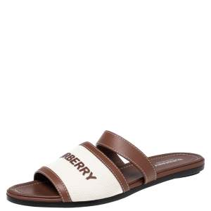 Pre Owned حذاء سلايدز بربري فلات أبليك شعار كانفاس قطن وجلد كريمي / بني مقاس 39