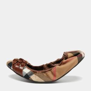 Pre Owned حذاء باليرينا فلات بربري فالكوني جلد وكانفاس كاروهات هاوس بني/بيج مجعد مقاس 38