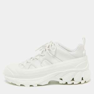 Pre Owned حذاء رياضي بربري أرثر مطاط وجلد أبيض عنق منخفض مقاس 40