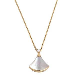 Pre Owned Bvlgari Divas' Dream Mother of Pearl Diamond 18K Yellow Gold Pendant Necklace