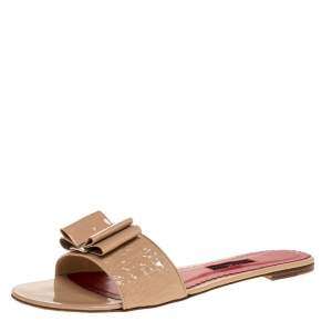 Pre Owned Carolina Herrera Beige CH Logo Embossed Patent Bow Detail Flat Slides Size 41