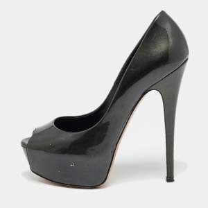 مملوكة مسبقًا Casadei Size 36 Metallic Grey Patent Leather Peep Toe Pumps