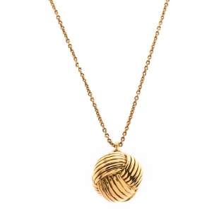 Pre Owned CH Carolina Herrera Textured Gold Tone Round Pendant Necklace