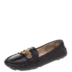 Pre Owned CH Carolina Herrera Black Leather Logo Charm Detail Slip On Loafers Size 41