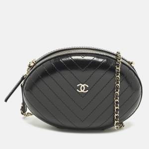 Pre Owned Chanel La Pausa Black Chevron Leather Chain Clutch