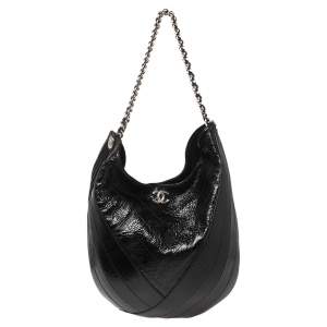 Pre Owned Chanel Black Crumpled Patent Leather Droplet Bag
